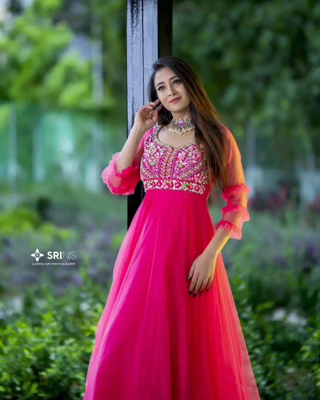 ETV Actress Bhanu Sri Wearing Beautiful Earring Pink Gown